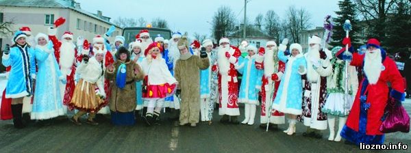 Парад Дедов Морозов в Лиозно
